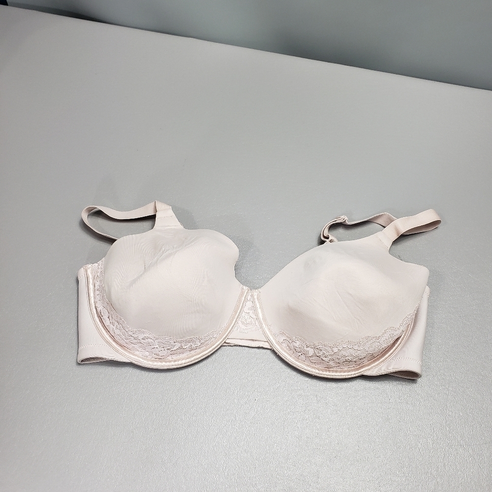 Vanity fair light pink bra size 40DD
